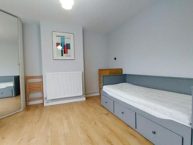 Studio for rent in Pilgrims' Hatch, Navestock Side
