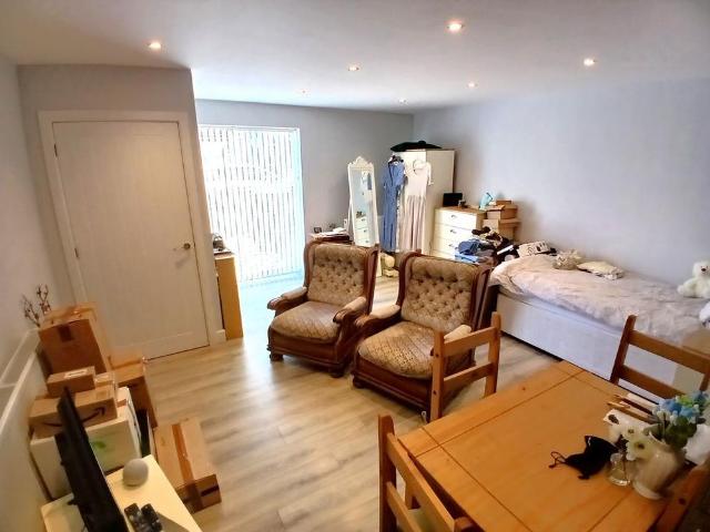 Studio for rent in Nodehill, Shide