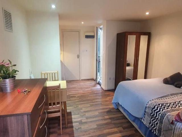 Studio for rent in The Slade, Oxfordshire