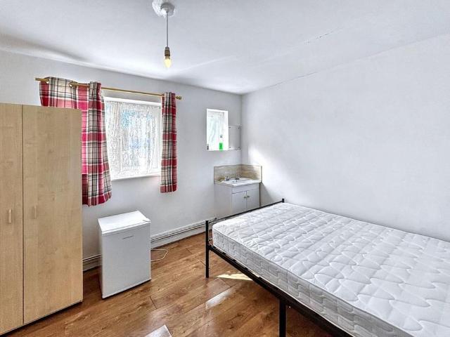 Studio for rent in Feckenham, City Of Bristol