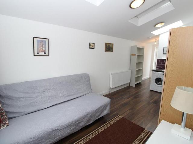 Studio for rent in Beddington, Greater London