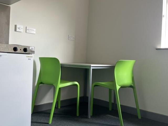 Studio for rent in Stoke, Stoke-on-Trent