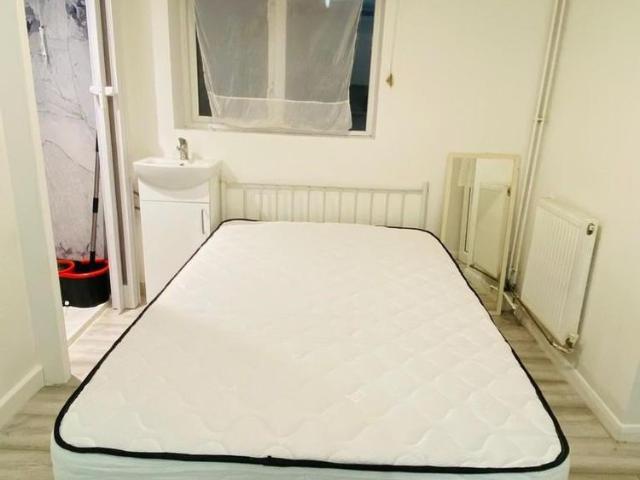 Studio for rent in Charlotteville, Guildford