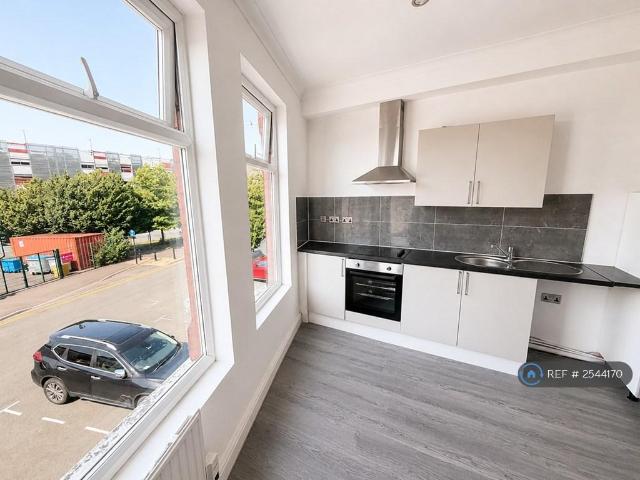 Flat for rent in Kensington, Calderstones