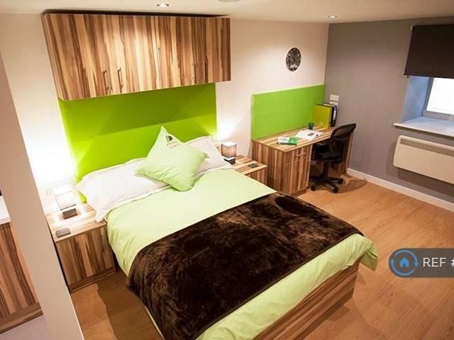 Studio for rent in Huddersfield, West Yorkshire
