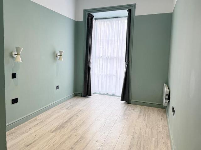 Flat for rent in St James, Sandown Park