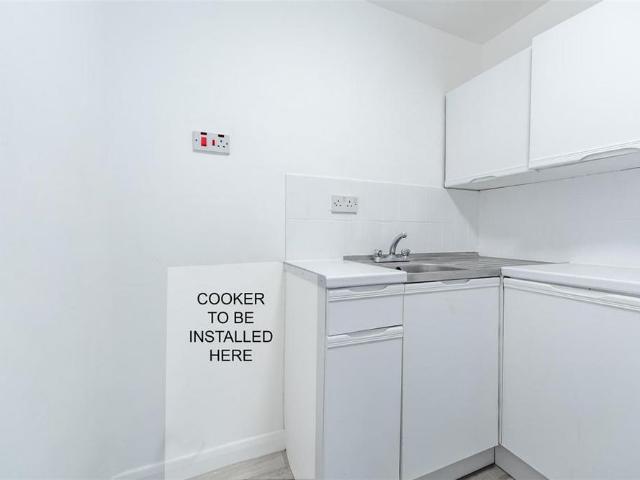 Studio for rent in Roselands, Eastbourne
