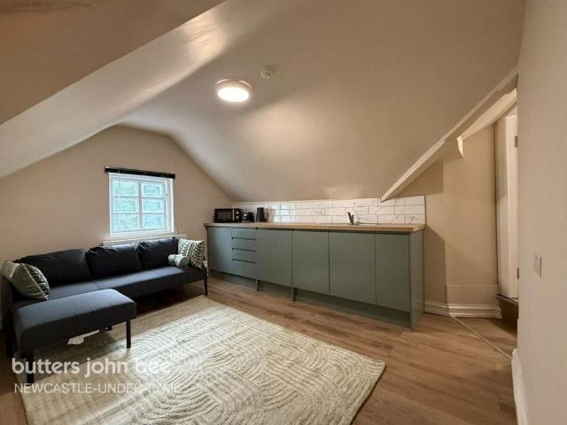 Studio for rent in Stoke, Stoke-on-Trent