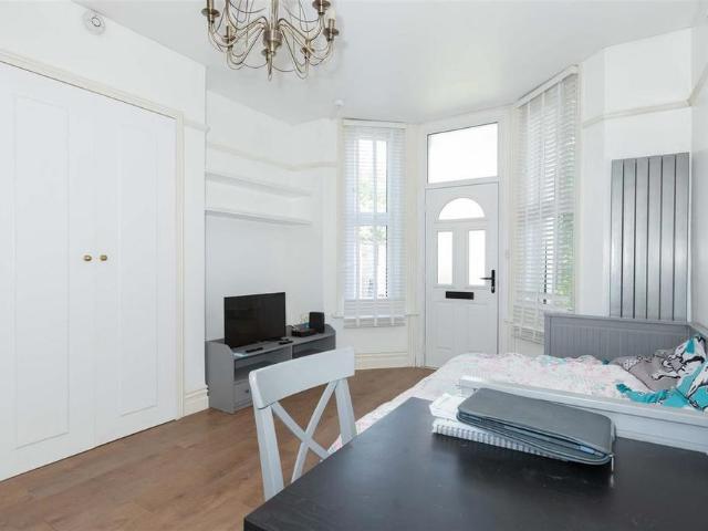 Studio for rent in West Worthing, Worthing