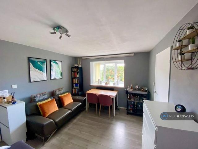 Studio for rent in Colney Hatch, Greater London