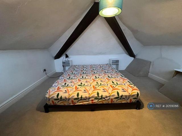 Studio for rent in Mount Pleasant, Swansea