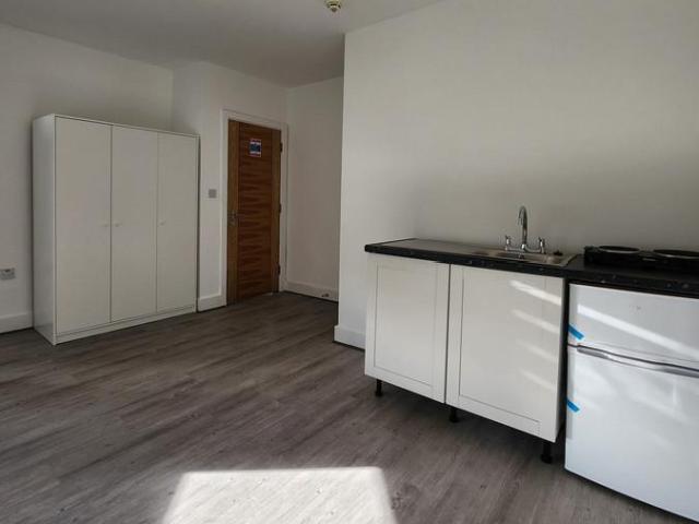 Flat for rent in Preston, Greater London