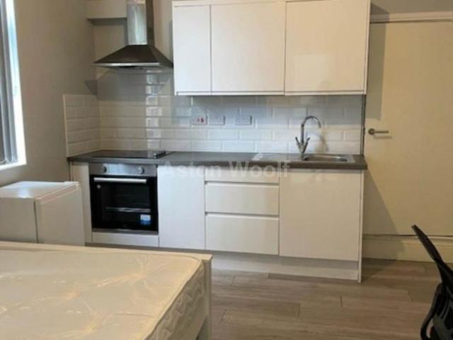 Studio for rent in Potters Corner, East Midlands