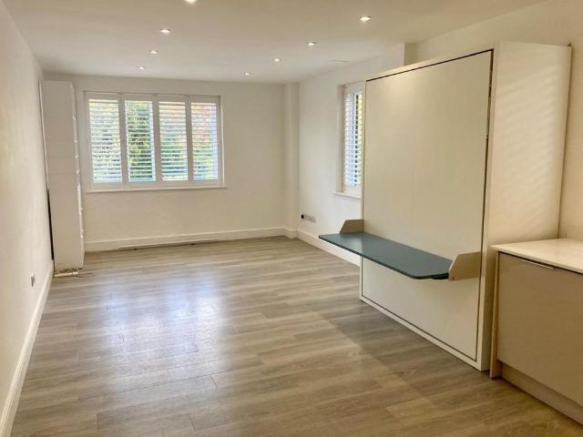 Studio for rent in New Town, Horsham