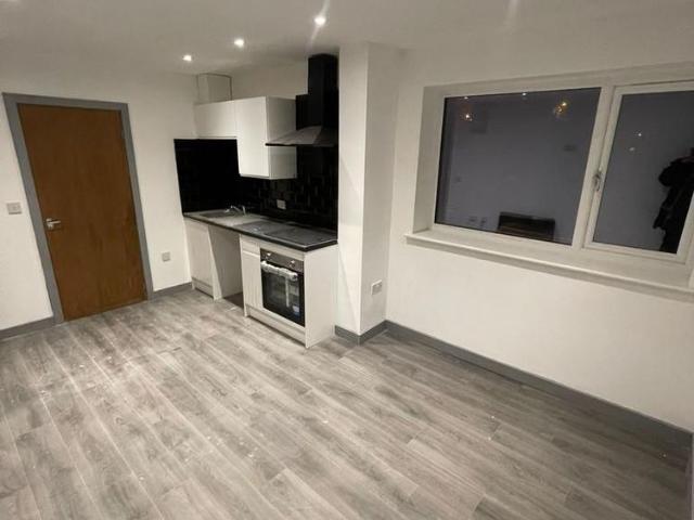 Studio for rent in Shaw and Crompton, Pendock