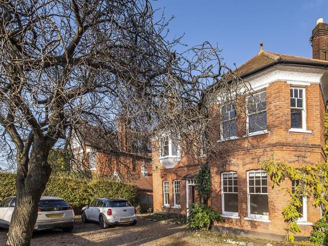 Flat for rent in Blackhills, Surrey