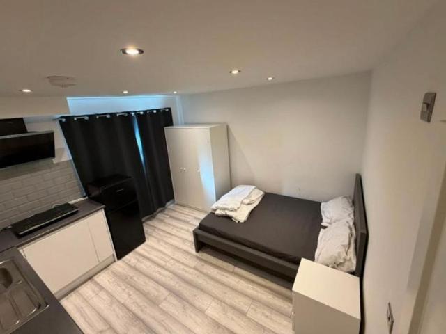 Studio for rent in Gants Hill, Greater London