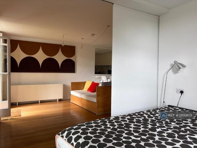 Flat for rent in London Borough of Lewisham, Forest Hill