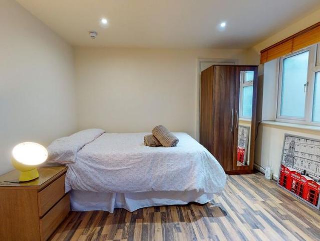Studio for rent in Brondesbury, Greater London