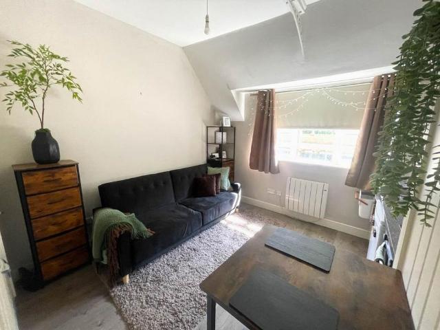 Studio for rent in Penlands Green, Perryfields