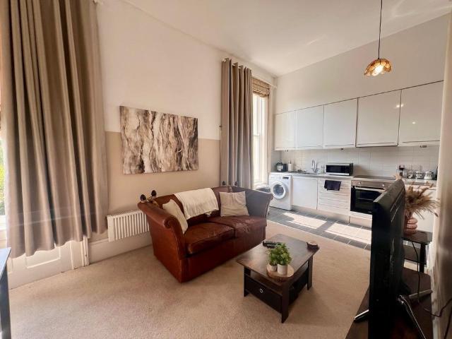 Studio for rent in Barbourne, Worcestershire