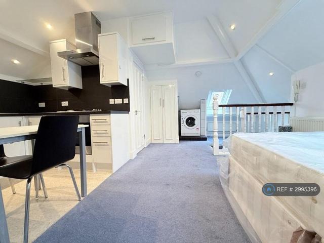 Studio for rent in Mapesbury, Greater London