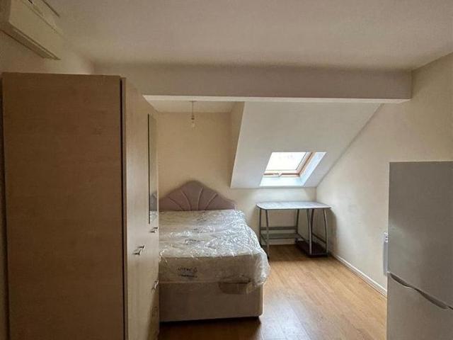 Studio for rent in West Midlands