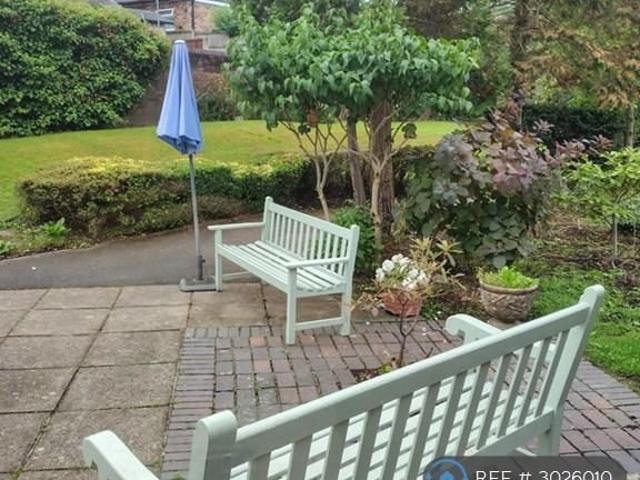 Studio for rent in Kingsley Moor, Staffordshire