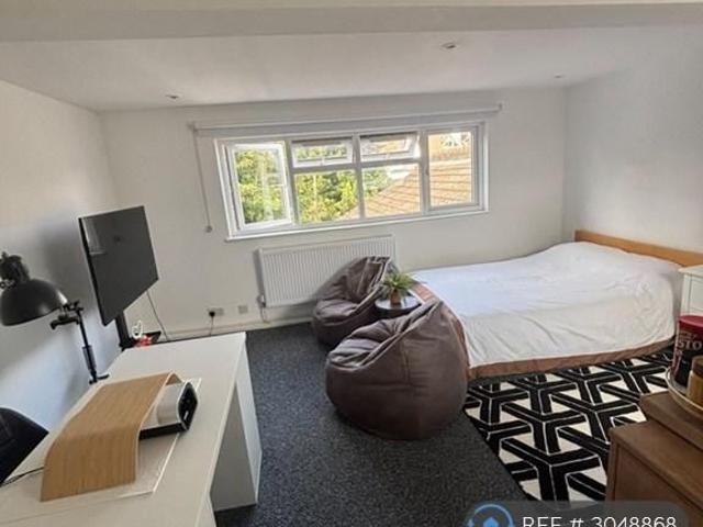 Studio for rent in London Borough of Croydon, Greater London