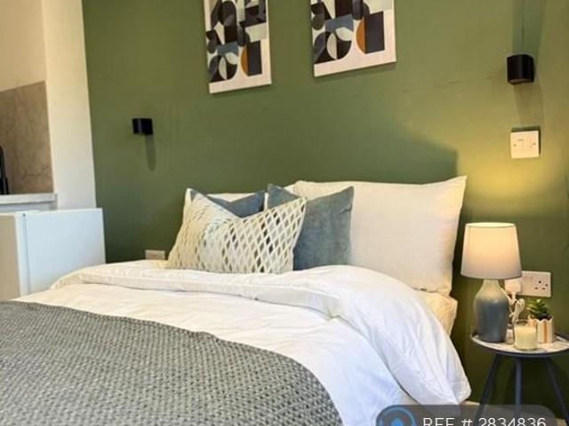 Studio for rent in West Drayton, Greater London