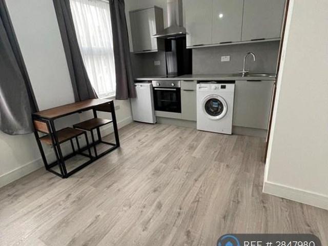 Flat for rent in Edmonton, Greater London