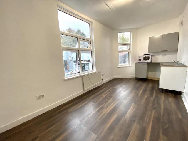 Studio for rent in Sparkbrook, West Midlands