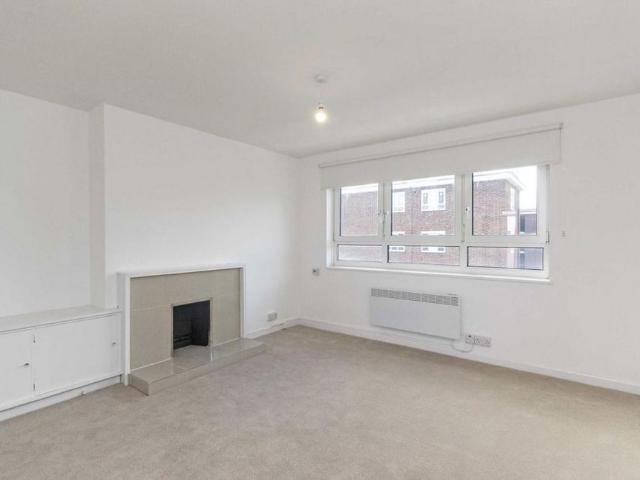 Studio for rent in Fulham, Walham Green