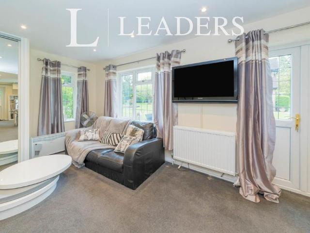 Studio for rent in Burstow, Hillview