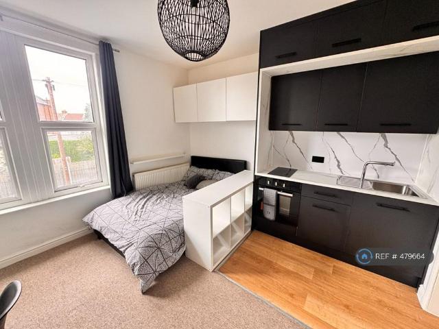 Flat for rent in Fratton, City Of Portsmouth