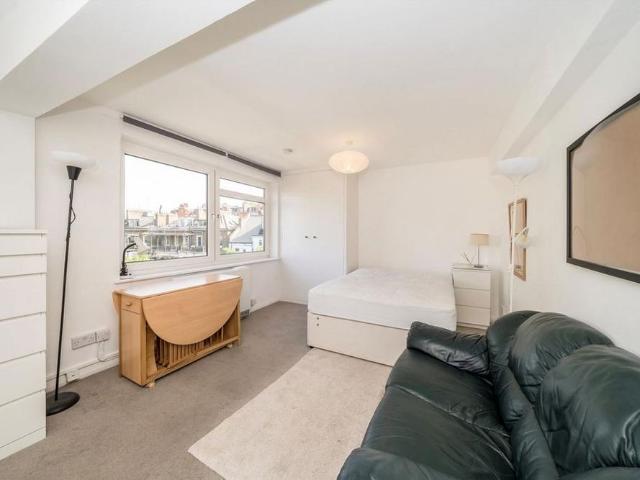 Studio for rent in Earl's Court, Greater London