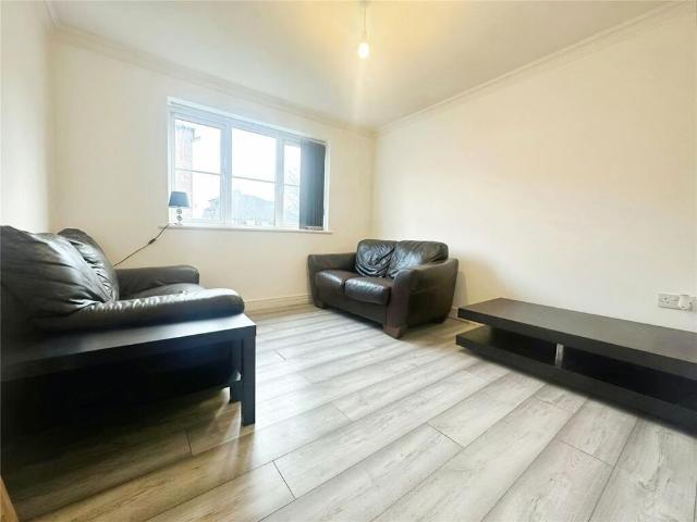 Studio for rent in Dixons Green, West Midlands