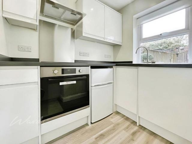 Studio for rent in Brook Street, Bourne Vale