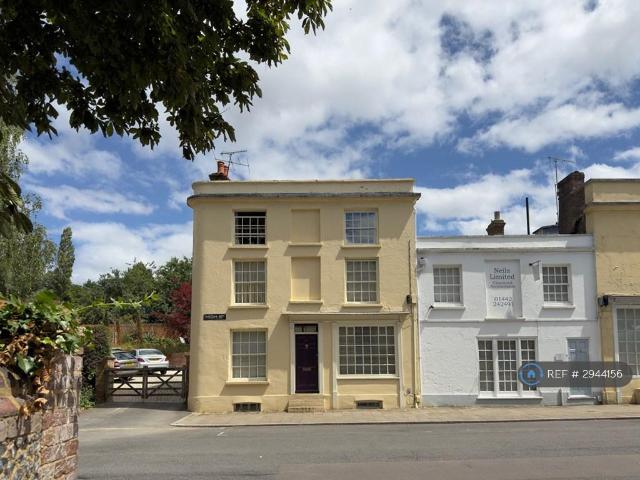 Flat for rent in Highfield, Pouchen End