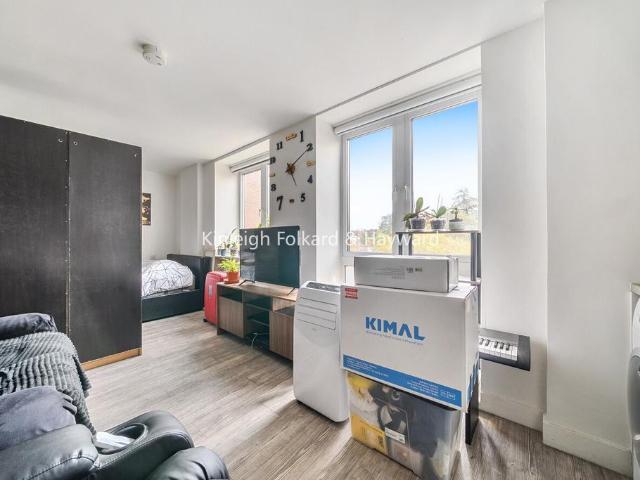 Flat for rent in Widmore Green, Greater London