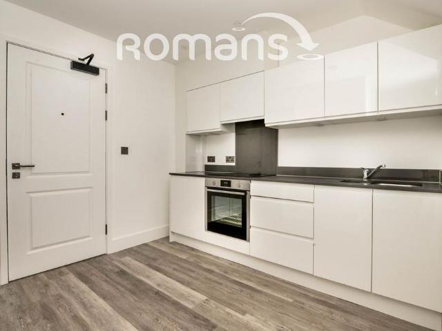 Studio for rent in Heol-las, Surrey