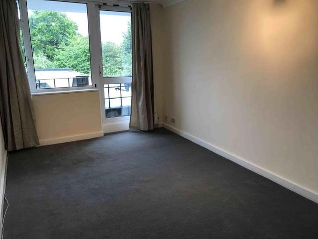 Studio for rent in Red Hill, Surrey