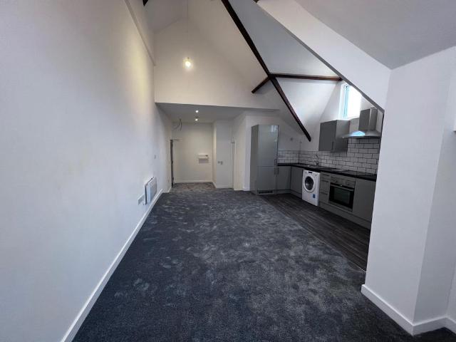 Flat for rent in The Cronehills, West Bromwich