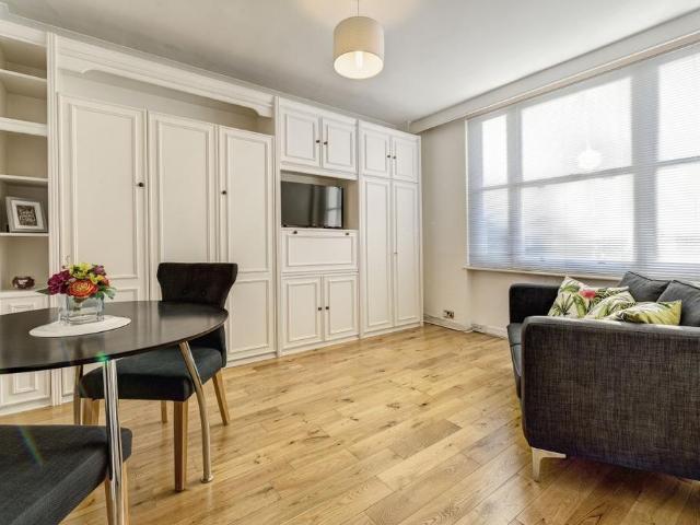 Flat for rent in Mayfair, Greater London