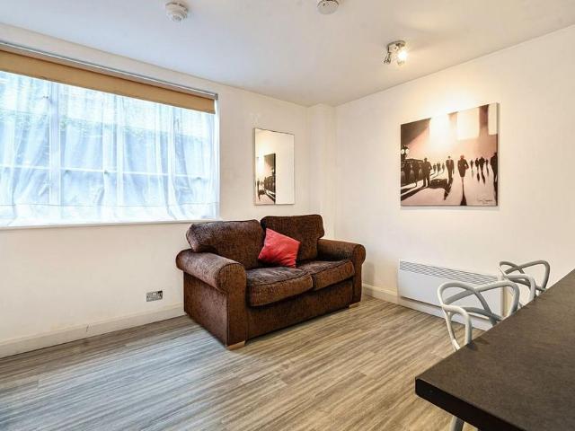 Studio for rent in The Boltons, Greater London