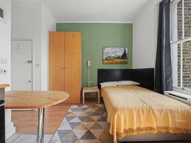 Studio for rent in Tachbrook Estate, Greater London