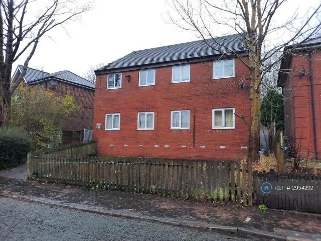 Flat for rent in Sudden, Burnedge