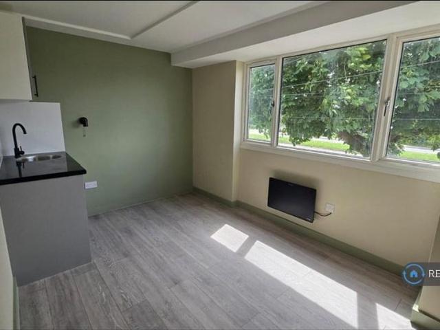 Studio for rent in Denham, Higher Denham