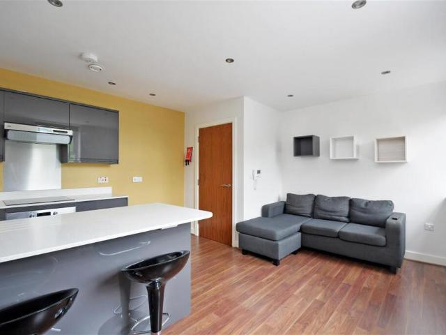 Flat for rent in Broomfield, South Yorkshire
