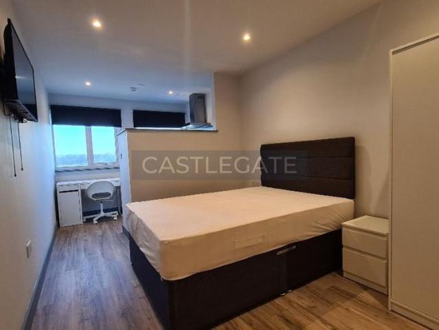 Studio for rent in Folly Hall, Kirklees